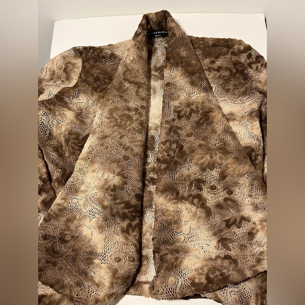 Cardigan  in lace, nice ombré color .